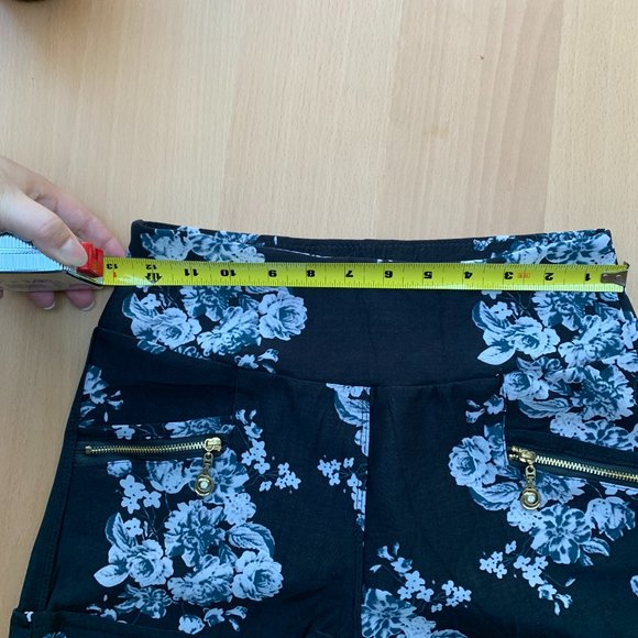 floral high-waisted shorts with a ton of stretch NWT - Picture 4 of 5